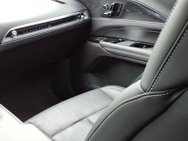 2024 Cadillac LYRIQ Luxury 1