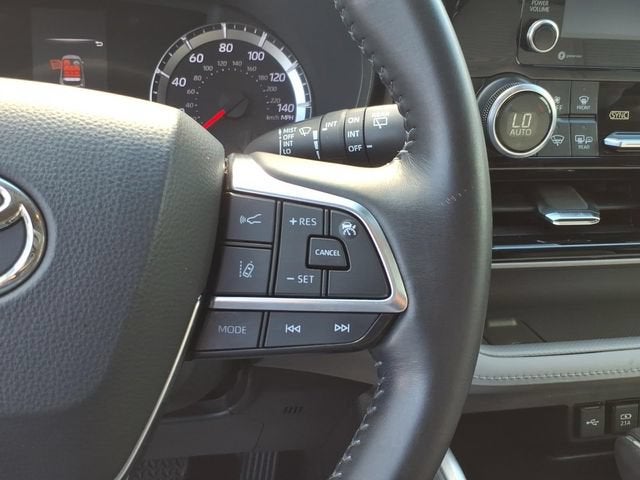 2020 Toyota Highlander LE