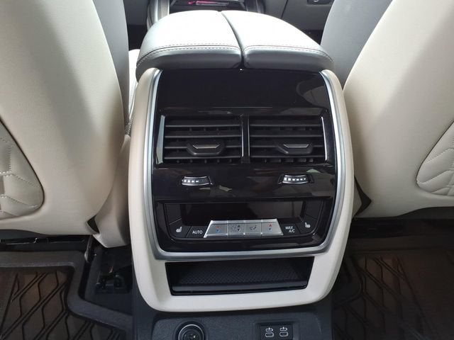 2024 BMW X7 M60i
