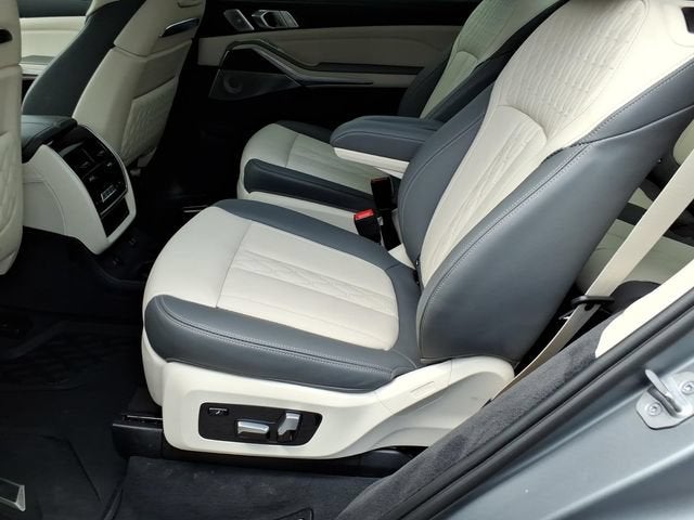 2024 BMW X7 M60i