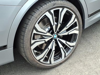 2024 BMW X7 M60i
