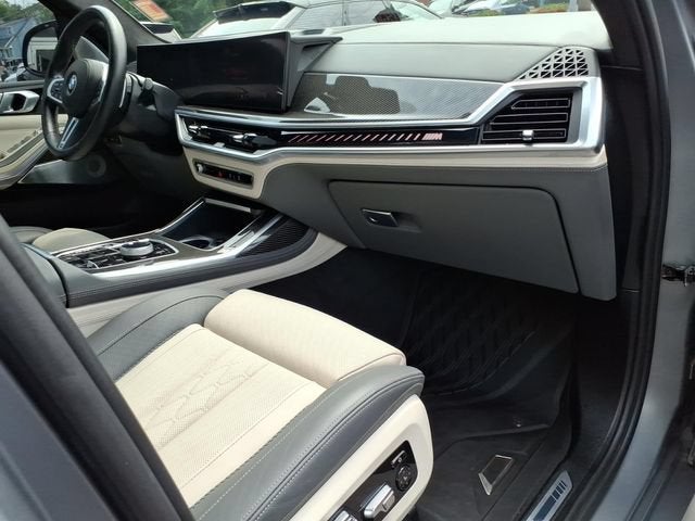 2024 BMW X7 M60i