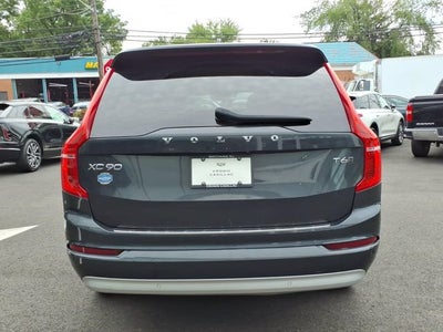 2022 Volvo XC90 Momentum