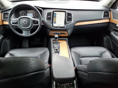 2022 Volvo XC90 Momentum